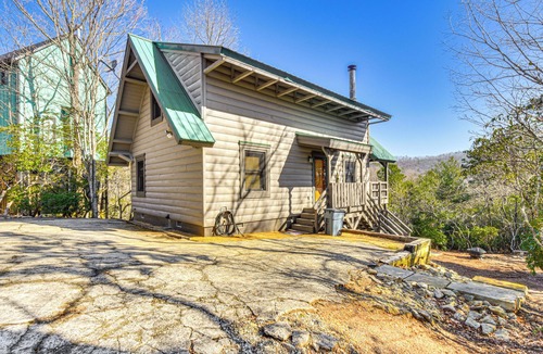 Clayton Cottage | 3 Mi to Dtwn Clayton: Cabin w/Trail Access!