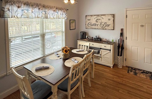 Hiawassee Cottage | 3 Mi to Hiawassee: 'Berry Cute Country Cottage'
