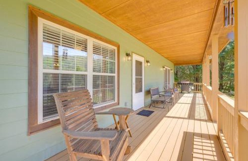 Hiawassee House | 3 Mi to Hiawassee: 'Berry Cute Country Cottage'