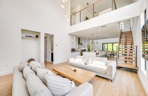 East Naples House | 3 Mi to Naples Beach Luxurious Home with Pool!