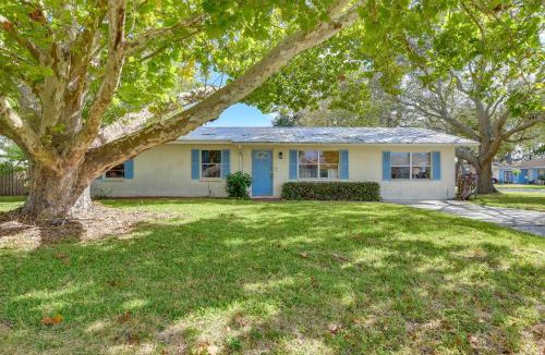 Palmetto House | 3 Mi to Riverwalk Pet-Friendly Home with Yard!