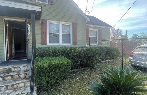 Augusta House | 3 miles to Hospital 6 miles to doctor's Hospital 7 miles from the masters