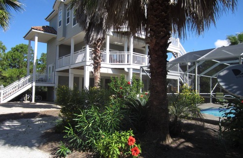 Plantation House | 3 Min Direct Walk to the Beach, Large Pvt Pool, Comp Beach Equipment & Much More