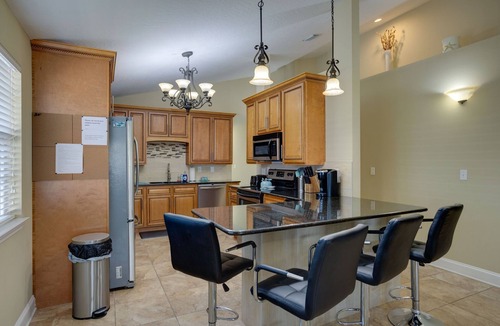 Fort Walton Beach House | 3 min drive to the beach, walking distance to downtown, 5 miles from Destin!
