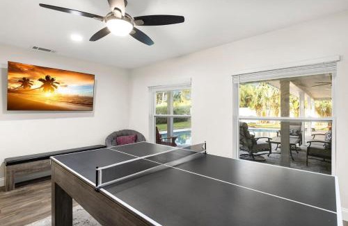 Harbor Bluffs House | 3 Mins to Beach Heated Pool Ping Pong Pool Table