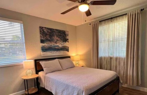 Redington Beach House | 3 minute walk to the beach! Quiet community