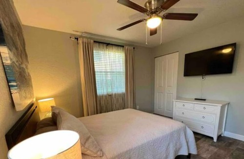 Redington Beach House | 3 minute walk to the beach! Quiet community