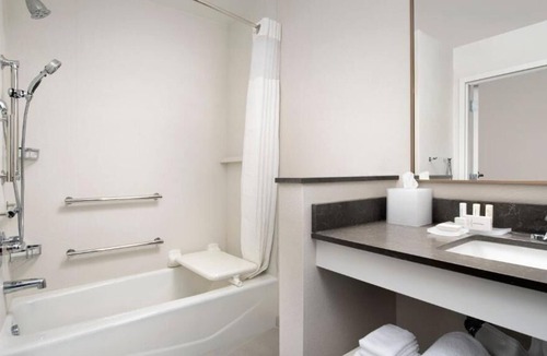Florida City House | 3 Pet-friendly Units with Complimentary Breakfast! Near Coral Castle Museum!