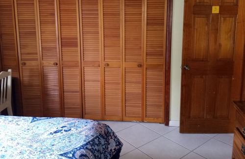 Tamiami House | #3 Private Room with Queen bed & pool, kitchen terrace