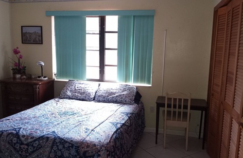 Tamiami House | #3 Private Room with Queen bed & pool, kitchen terrace