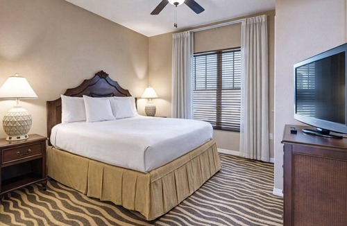 West Kissimmee Hotel | 3 Spacious & Efficient Units for a Relaxing Stay | Best of British Pub-2.4miles