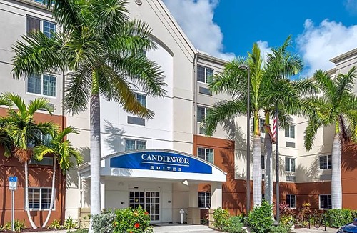 Biggar Hotel | 3-Star Hotel ∙ Candlewood Suites Fort Myers Sanibel Gateway