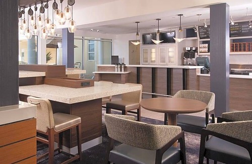 Downtown Charleston Hotel | 3-Star Hotel ∙ Courtyard Charleston Waterfront