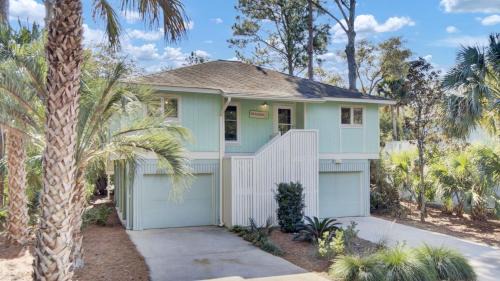 Twin Oaks House | 3 Twin Oaks Lane by AvantStay