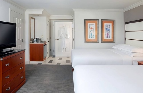 Park Shore House | 3-Unit Escape Surrounded by Gulf Breezes | Beach Shuttle | Outdoor Pool
