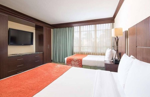 Sunny Isles Beach Hotel | 3 Units Perfect for Groups! Pool, Pet-friendly!