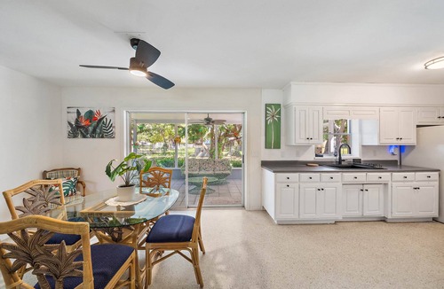Laurel House | 3 Units Together - Beach Triplex .7 Mi From Beach