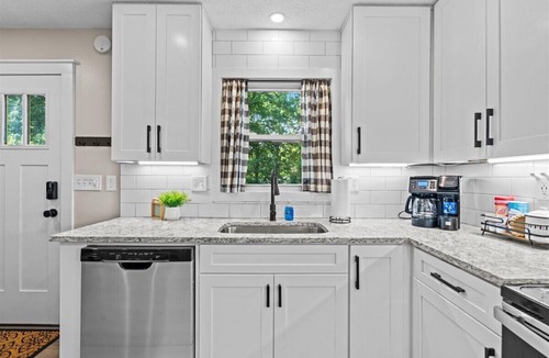 Simpsonville House | 30+ day stays-Completely renovated 2 bed/2 bath in Simpsonville, SC