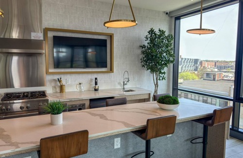 Newark Apartment | 30% off Newark Haven: Sky Lounge + Game Room Near NYC, MetLife Stadium