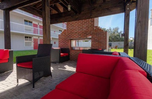 Ocala House | 300 m² Motel ∙ 127 guests