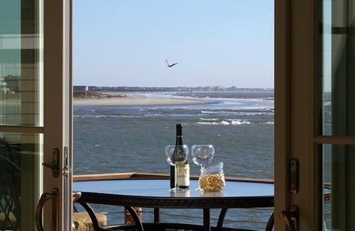 Sullivan's Island House | 3109 Marshall Blvd by AvantStay | Incredible Ocean Views | Beach Front | Pool