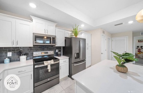 Kissimmee Apartment | 3171-301 Resort Lake View Disney Universal Orlando