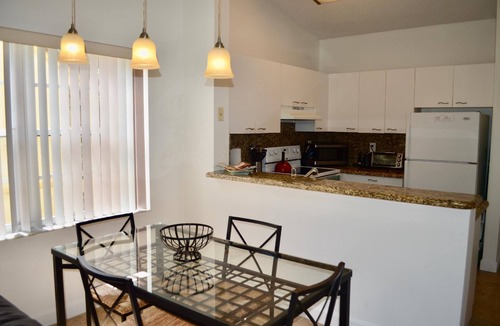 Boca Raton Apartment | 320D - Spacious 2/2 on Top floor in Boca - Walking distance from Evert Tennis & Boca Prep