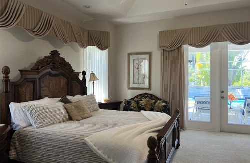 Port Charlotte Villa | 325 m² Villa ∙ 4 bedrooms ∙ 8 guests