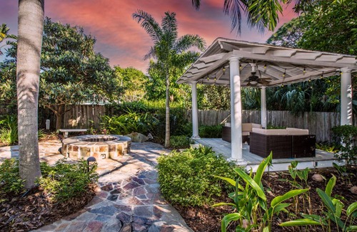 Bradenton House | 330 m² House ∙ 4 bedrooms ∙ 12 guests