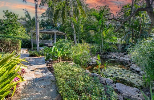 Bradenton House | 330 m² House ∙ 4 bedrooms ∙ 12 guests