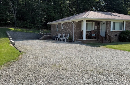 Jasper House | 333 is 5 minutes from the dam with boat launch and tritoon boat for rent.