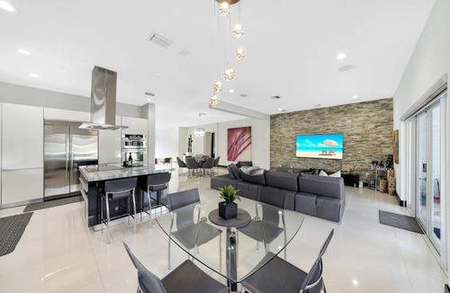 Tamiami Villa | 344 m² Villa ∙ 5 bedrooms ∙ 10 guests