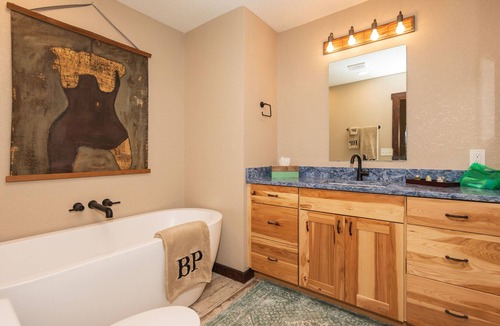 Bronson House | 35 minutes from both Gainesville and Ocala, 20 minutes from HITS