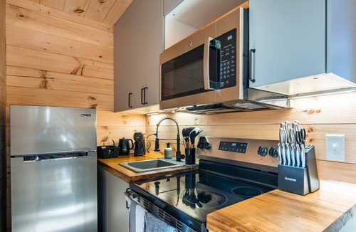 Sugarfork Cabin | 360° Glass Treehouse in the Canopy - The Cūbus