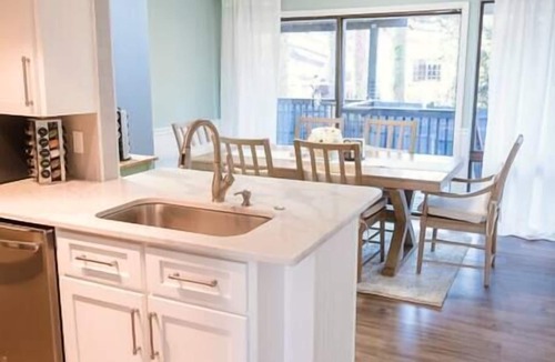 Greenwood House | 3bd 2ba, 5 min away from shopping, dining, pickleball courts, and walking trails