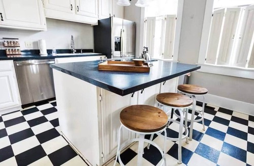Old Shandon House | 3BD 2BA Shandon | Porch, Fenced Yard + Walkable