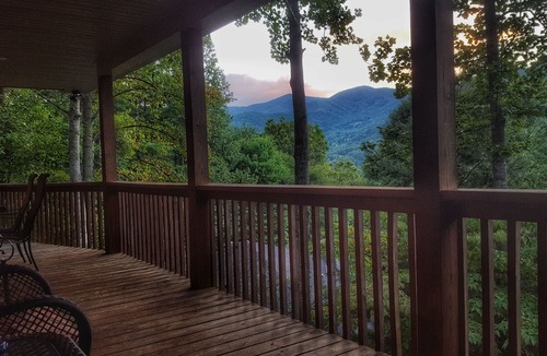 Waynesville House | 3BD/3BA Magnificent Views of Balsam Mountain