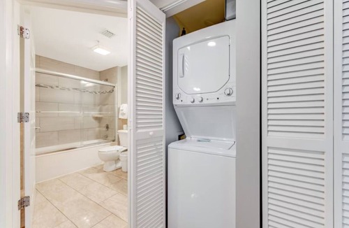 Daytona Beach Resort | 3BD/Daytona - Beach, Pools, Lazy River, Bar, Slides