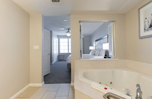 Daytona Beach Resort | 3BD/Daytona - Beach, Pools, Lazy River, Bar, Slides