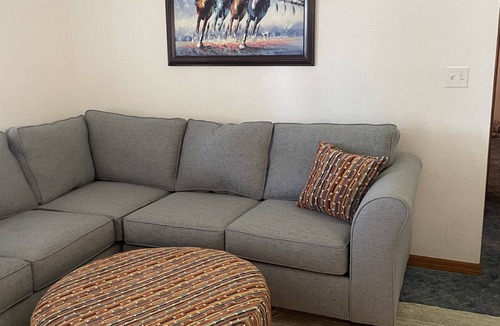 Belleview House | 3BD house sleeps 8-10 Guests, Family Game Room.