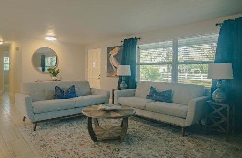 Greater Northdale House | 3bdr 2bth Lake Home close to all