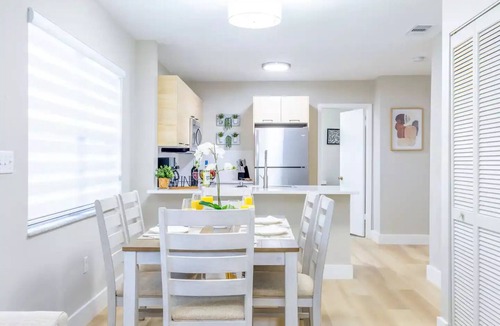 Flagami House | 3BDR Modern/Top Location/Terrace/10min Airport and Coral Gables
