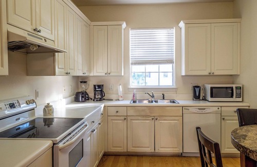 North Charleston House | 3bed/3.5bath/3 story Spacious, Beautiful Remodel