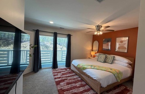 State Park House | 3BR 2.5BA Fort Jackson | Fast WiFi + Parking
