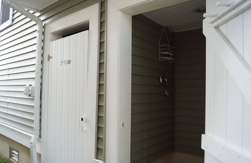 South End Condo | 3BR/2BA 1st Floor Beach House at 4641 West Ave - 2 Blocks from the Beach!
