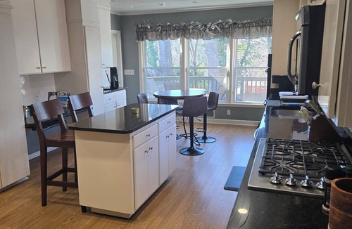 East Point House | 3br/3ba 5 Bed Spacious Home With 8 Seat Hot Tub