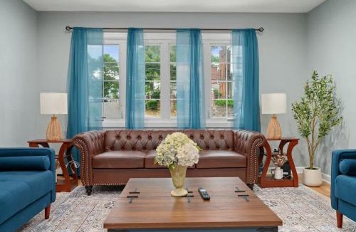 Southeast Yonkers Apartment | 3BR Apt Near Train Balcony Yonkers
