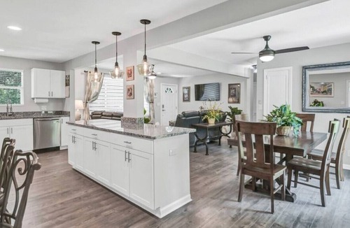 Cayce House | 3BR Cayce| Entire House | Sleeps 9