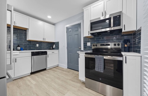 West End House | 3BR Downstairs Unit in BeltLine & Lee+White - Near Stadium Duplex