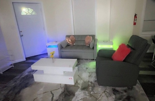 Elizabeth Apartment | 3BR Elizabeth Apt – Waterfront, Near NYC and Airport